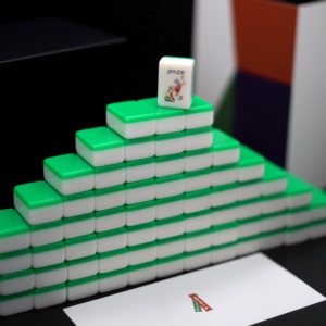 Jeu <span class=keywords><strong>de</strong></span> Mahjong Américain Imprimé Football, 160 Tuiles Lisses et Arrondies avec Supports et Poussoirs pour le Divertissement Familial - Product Image 1