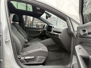 <span class=keywords><strong>Golf</strong></span> 8 <span class=keywords><strong>R</strong></span>-Line 1.4TSI 280TSI Lite Berline Automatique Essence Conduite à Gauche Turbo Phares LED Foncés <span class=keywords><strong>2022</strong></span> - Product Image 4