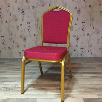 Modèle personnalisé Échantillon gratuit Chaises de banquet empilables en or pour fête, mariage, hôtel, rouge à vendre