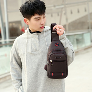 IHK0375 男士时尚涤纶轻质斜挎包适合旅行户外使用小号黑色 - Product Image 6