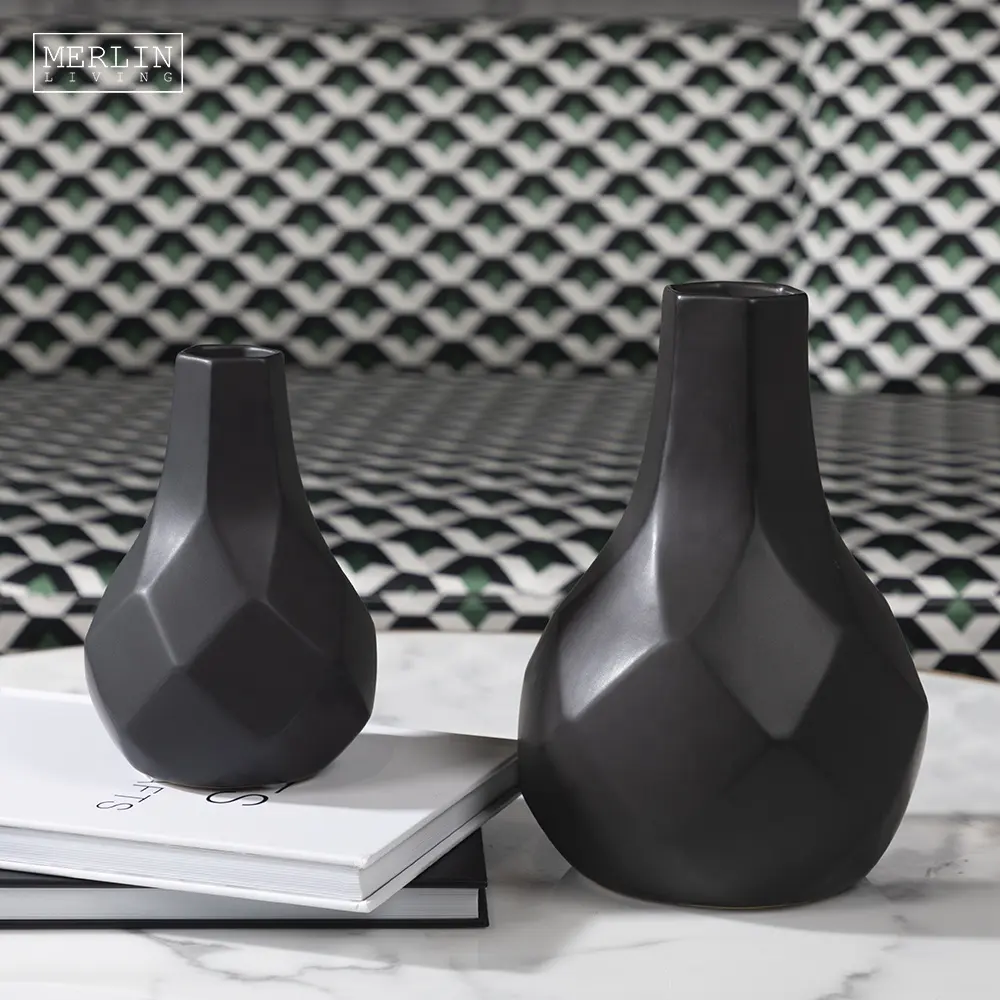 Merlin Simple Nordic kleine Knospen vase Skandi navis che facettierte Mini-Tisch vase Minimalist ische mattschwarze Keramik vase für Heim dekore