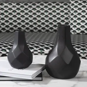 Merlin Đơn Giản Bắc Âu Nụ Nhỏ Bình Scandinavian Mặt Mini Bảng Top Bình Tối Giản Matte Đen Ceramic Vase Cho Trang Trí Nhà