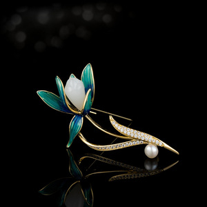 Freshwater Pearl Magnolia Brooch Flower Pin Zinc Alloy Women's Party Accessory - Product Image 1