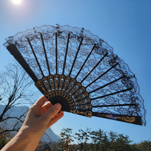Accessorio indossabile per ventilatore pieghevole in pizzo nero portatile - Product Image 1