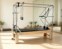 Appareil de Pilates Reformer en bois avec tour et système de poulies réglables pour salle de sport à domicile