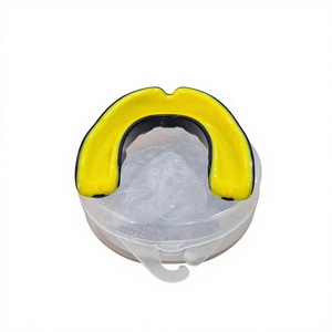 Protège-dents respirant en caoutchouc Zee Sport pour adultes/juniors avec étui pour boxe, basketball, lacrosse, football, MMA, arts martiaux - Product Image 1