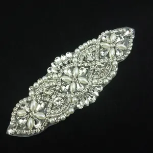 令人惊叹的新娘珍珠贴花钻石主题完美的婚礼腰带，腰带，发带,在配件上缝或铁