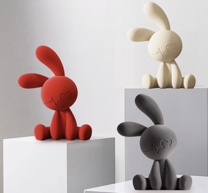 Statuetta di Coniglio Seduto in Resina Rossa, Scultura Artistica per Arredamento Casa, Soggiorno, Corridoio, Mobile TV - Product Image 1