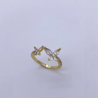 Bague Papillon Ouverte en Laiton Tendance Vintage avec Micro-Serti de Zircons Cubiques Plaqué Or 18K - Accessoire Minimaliste Élégant