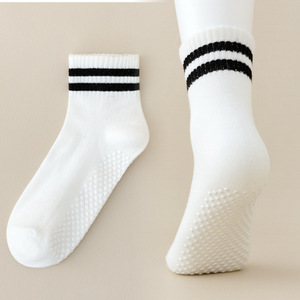 Calzini Sportivi Bianchi Sottili Antiscivolo <span class=keywords><strong>a</strong></span> Metà Polpaccio <span class=keywords><strong>per</strong></span> Ragazzi e Ragazze, Calzini <span class=keywords><strong>a</strong></span> Tinta Unita <span class=keywords><strong>per</strong></span> Studenti <span class=keywords><strong>per</strong></span> Autunno e Inverno - Product Image 3