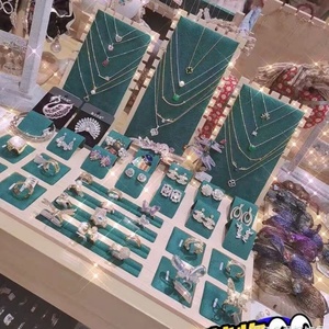 Exhibidor de Joyería Rectangular de Madera Sólida para Anillos, Aretes y Pulseras - Exhibidor de Joyería Multiusos Integrado - Product Image 6