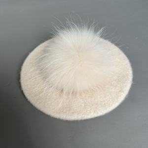 Design classique enfants béret chapeau avec <span class=keywords><strong>pompon</strong></span> en fourrure de raton laveur véritable hiver fille béret en laine multicolore avec <span class=keywords><strong>pompon</strong></span> en fourrure de renard - Product Image 6