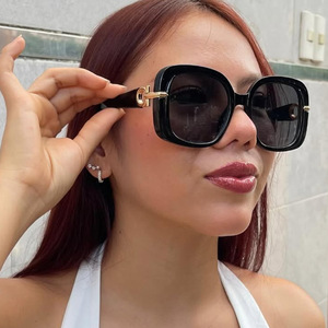 Lunettes <span class=keywords><strong>de</strong></span> <span class=keywords><strong>soleil</strong></span> métalliques pour femmes, monture intégrale, grand format, UV400, verres gris, design confortable pour une protection solaire élevée - Product Image 1