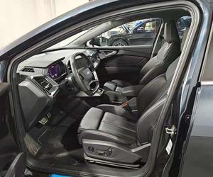 <span class=keywords><strong>Audi</strong></span> Q4 E-tron 40 SUV électrique d'occasion 2024, longue autonomie, version premium, prêt à l'exportation, bleu sur noir - Product Image 5