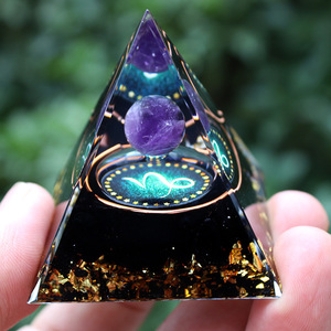 Piramide di Cristallo Stile Ametista con Dodici Segni Zodiacali, Ornamento da Scrivania in Resina Epossidica Fatto a Mano, Regalo di Inaugurazione Casa - Product Image 2