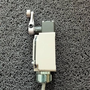 EUCHNER Hinged Trigger Block TP4-2131A024M สวิตช์เซ็นเซอร์ เซ็นเซอร์นิรภัย สำหรับใช้งานในอุตสาหกรรม - Product Image 1