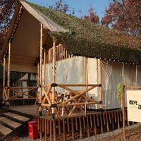 Tente de safari de luxe africaine à double étage Kawagebo Kamp (KK) avec revêtement en PVDF, idéale pour le glamping, dotée d'un loft, d'une chambre et d'un salon
