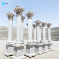 Colonne de portail en marbre massif hautement détaillée, pilier romain, ornement de bâtiment durable au design européen pour jardin, villa, parc