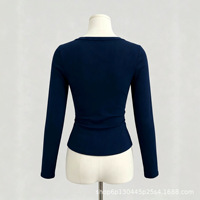 Nouveau 2026 Haut en maille à manches longues col en V coupe ajustée style européen-américain, Blouse courte cintrée à la taille style 'Hot Girl' Vente en gros transfrontalière
