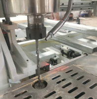 Scie à ruban verticale automatique Scie à courbe CNC pour matériaux de pliage du bois pour les jambes de chaise