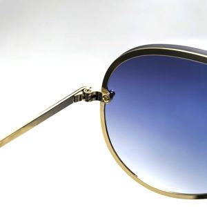 Lunettes de soleil tendance à la mode, lunettes de soleil pour hommes R3854 avec verres bleus - Product Image 4