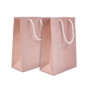 Bolsa de papel Kraft con logotipo impreso de Año Nuevo, bolsa de regalo Universal desechable gruesa para ropa, té de la leche para llevar, otros artículos