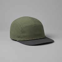 Casquette de sport 5 panneaux vert olive 320 GSM perforée au laser style Richardson à profil haut avec corde et visière plate pour activités de plein air