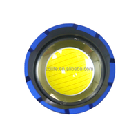 Lampe torche LED rechargeable étanche IP44 de 8000 lumens avec zoom et faisceau réglables pour le camping en plein air