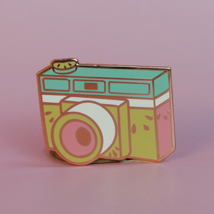 Épingle à revers en émail dur, en forme de lune scintillante, de rappeur, sur mesure, Kpop, insignes - Product Image 6
