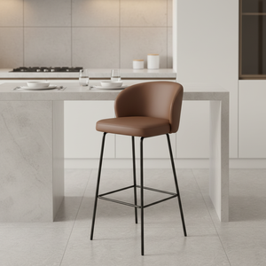 Tabouret <span class=keywords><strong>de</strong></span> <span class=keywords><strong>bar</strong></span> <span class=keywords><strong>haut</strong></span> <span class=keywords><strong>de</strong></span> gamme tendance, style nordique, avec pieds en métal noir et assise en cuir marron ton sur ton, pour comptoir. - Product Image 2