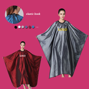 <span class=keywords><strong>Capas</strong></span> <span class=keywords><strong>de</strong></span> Peluquería <span class=keywords><strong>de</strong></span> Alta Calidad con Logotipo Personalizado, <span class=keywords><strong>Capas</strong></span> Elásticas Resistentes al Agua para Peluqueros, Bata <span class=keywords><strong>de</strong></span> Barbería para Clientes - Product Image 1