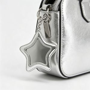 Nuevo Espejo Cosmético Portátil de Cinco Puntas en Forma de Estrella, Brillante, Plateado, con Llavero, Colgante para Bolsa de Viaje - Product Image 1