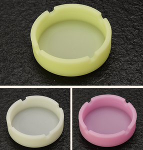 Posacenere Luminoso in Silicone con Pratico Porta Sigarette Set per Fumatori Anti-caduta Design Creativo Fluorescente per Sigari Novità - Product Image 3