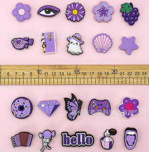 Adornos Kawaii para Zapatos de Jardín, Diseño de Personajes Románticos, Accesorios Casuales con Clip, en PVC, Color Morado - Product Image 3