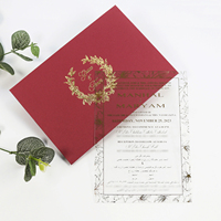 Invitation de Quinceanera imprimée en feuille d'or de couleur rouge foncé Invitation de mariage de luxe en acrylique transparent avec enveloppe
