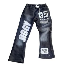 Pantalon de survêtement pour homme à jambe large évasée, effet vieilli, délavé à l'acide, avec broderie personnalisée et applique vintage - Product Image 1