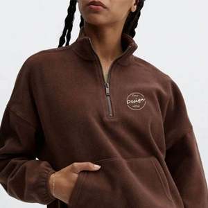 Ensembles de hauts courts surdimensionnés avec logo personnalisé sweat à capuche pour femmes sweat-shirt court brodé en polaire à épaules tombantes et épaules lourdes - Product Image 5