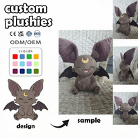 Peluche personnalisée à faible MOQ, mini chat en peluche en tenue de poisson, produit de café à thème chat, peluche Pierrot, jouet en peluche personnalisé pour animaux de compagnie