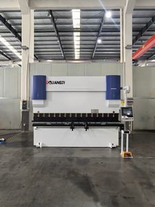 Prensa Hidráulica CNC de 220 Toneladas para Dobragem de Chapas MS de Alta Resistência com Sistema Delem DA53T Sincronizado - Product Image 2