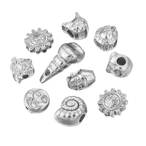 Cuentas Grandes con Diseño de Sol y Luna |   Dijes espaciadores de acero inoxidable chapados en oro PVD de 18K para la fabricación de pulseras y collares DIY - Product Image 5