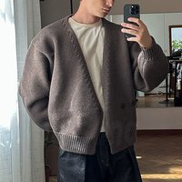 Cardigan en maille respirant à col en V croisé pour homme, personnalisé OEM, avec ourlet côtelé de haute qualité, coupe courte et épaules tombantes, idéal pour le quotidien