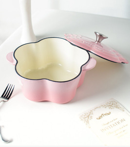 Olla Holandesa de Hierro Fundido Esmaltado con Forma de Flor de Gran Capacidad - Olla Profunda para Guisos y Preparación de Sopas para Cocina Casera - Product Image 4
