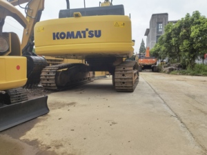 รถขุดไฮดรอลิกแบบตีนตะขาบ Komatsu PC450 PC450LC PC450-6 PC450-7 PC450-8 มือสอง น้ำหนัก 45 ตัน ของแท้จากญี่ปุ่น สำหรับงานขุดเหมืองหนัก - Product Image 2