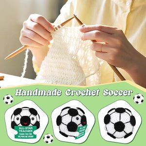 Poupée en laine et coton tricotée, noire et blanche, motif football, produit fini, avec carte, récompense, décoration pour la rentrée scolaire, au crochet - Product Image 4