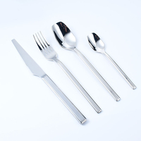 Ensemble de vaisselle moderne minimaliste et luxueux à manche carré Couteaux fourchettes et cuillères en acier inoxydable de haute qualité