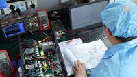 Fuente de Alimentación CC Programable de Alta Eficiencia ADJ, Modelo AAD-122S-211C, Rango de 0-80 VCC, Corriente de 15 A, Industrial