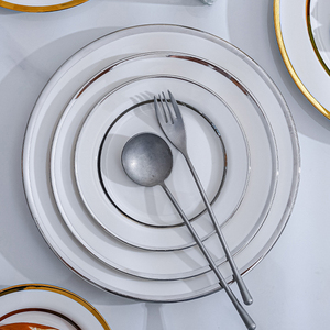 Plato plano redondo con borde de oro blanco de lujo de estilo europeo, juegos de <span class=keywords><strong>vajilla</strong></span> de cerámica de 6/8/10 pulgadas, juego de platos de cena de comida de porcelana - Product Image 1