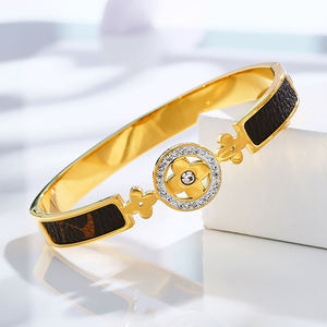 Impermeable Zircon 18K Chapado en oro Famoso Diseñador inspirado en la marca Moda Joyería fina de acero inoxidable Pulsera de moda Brazalete - Product Image 5