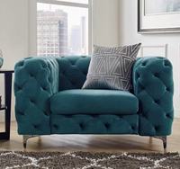 Canapé Chesterfield trois places en velours vert, style traditionnel de luxe, pour salon, appartement, ou chambre d'hôtel, capitonné