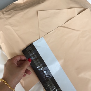 ถุงพลาสติกย่อยสลายได้เป็นมิตรกับสิ่งแวดล้อมสำหรับจัดส่งเสื้อผ้า  พร้อมพิมพ์โลโก้  ซองจดหมายสำหรับส่งพัสดุ - Product Image 2